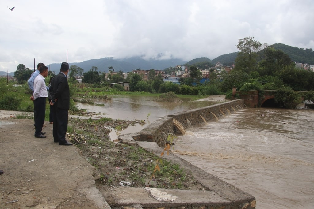 बाढी प्रभावित क्षेत्रमा नगर प्रमुख प्रजातिद्वार निरीक्षण image