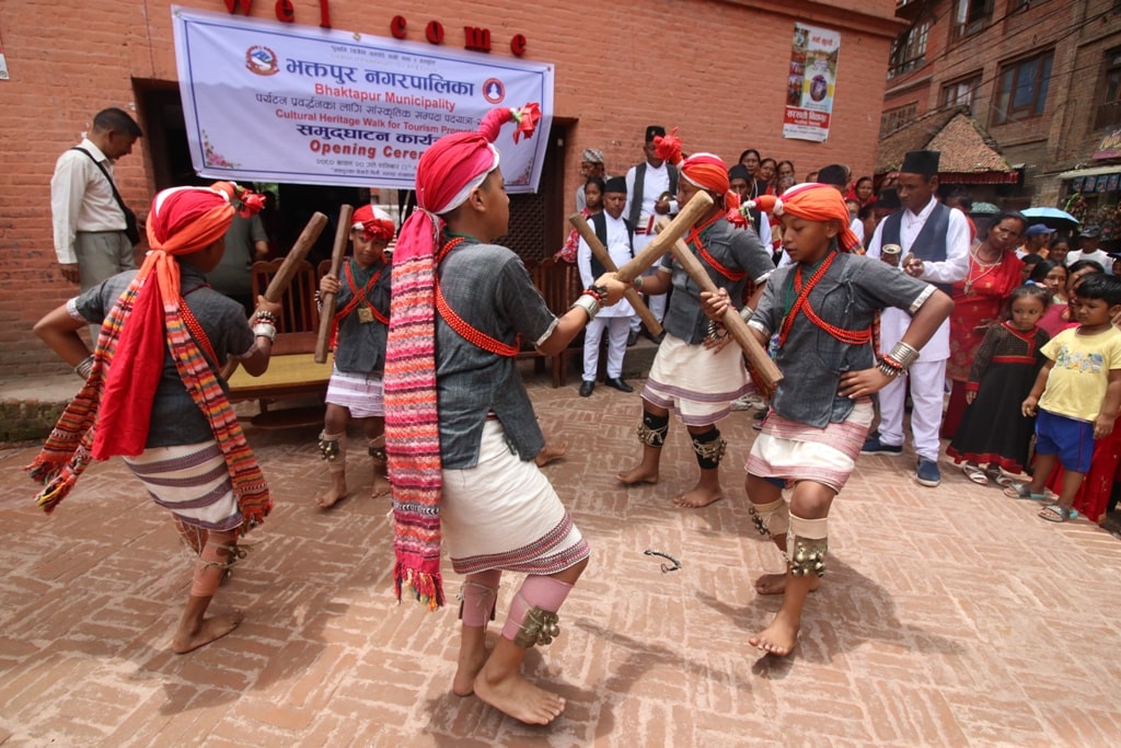 भक्तपुरमा सांस्कृतिक सम्पदा पदयात्रा सुरु, हजारौंको सहभागिता
