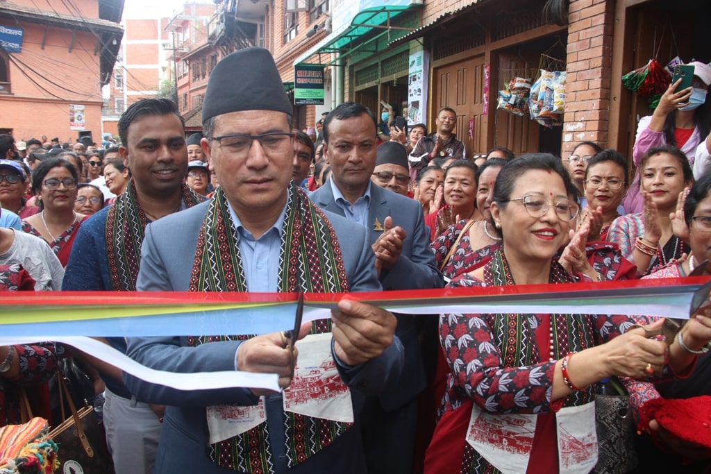भक्तपुरमा सांस्कृतिक सम्पदा पदयात्रा सुरु, हजारौंको सहभागिता