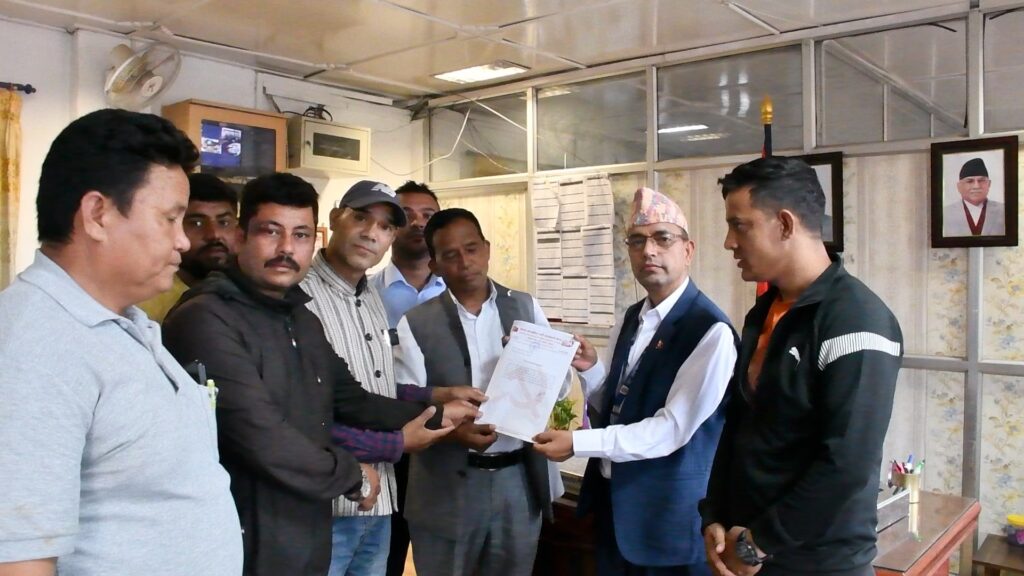 कमसल विकास निर्माण विरुद्ध माओवादी केन्द्र चाँगुनारायणको भक्तपुरका प्रमुख जिल्ला अधिकारीलाई ज्ञापन पत्र (भिडियाे सहित)
