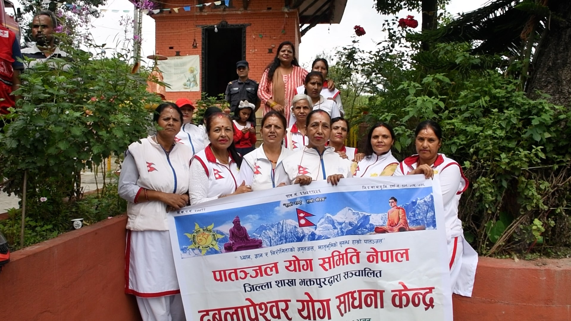 आफ्नो वडालाई नमुना वडा बनाइ छाड्ने कसम खादै सरसफाई अभियानको सरुवात