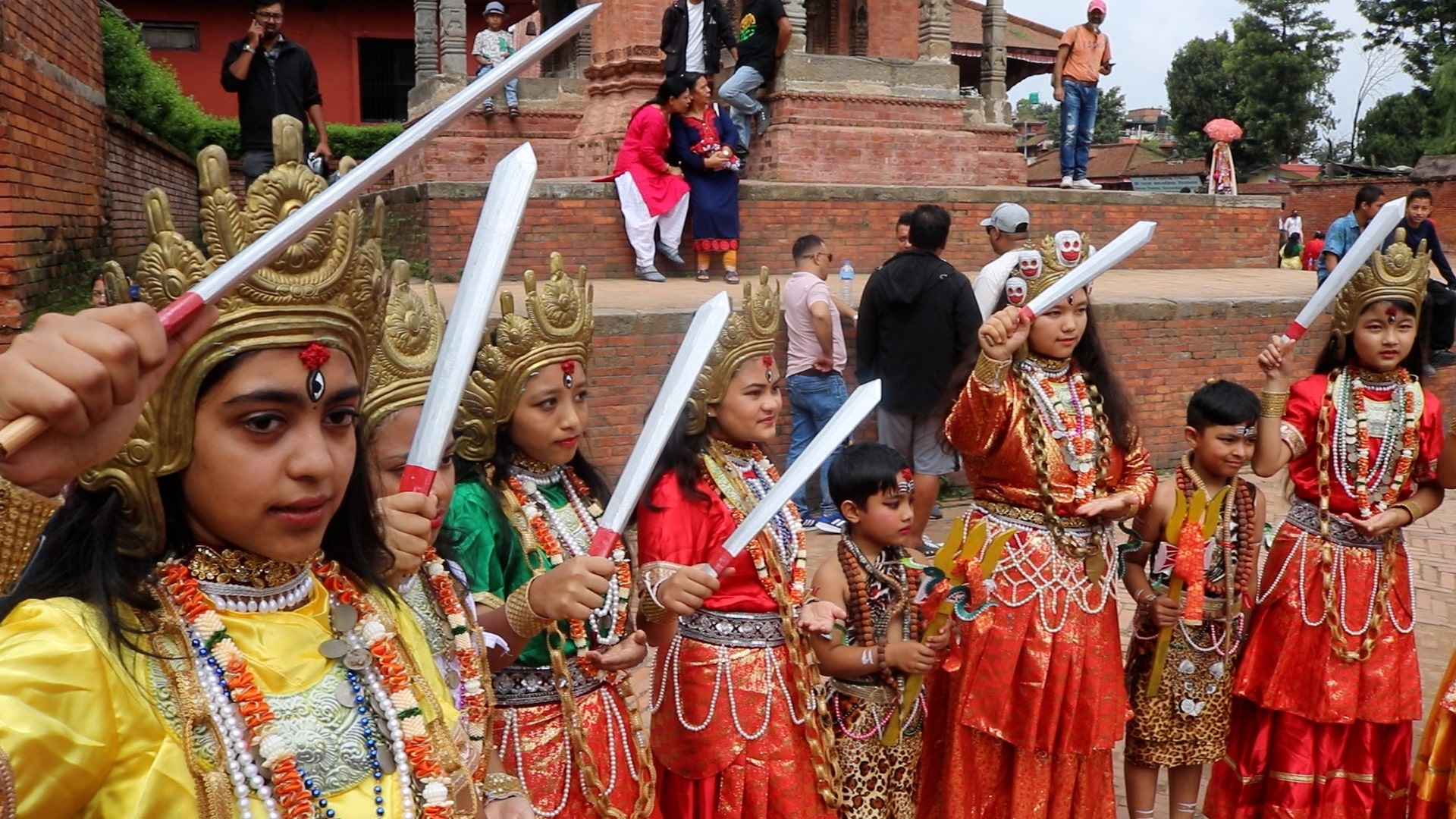 दिवङ्गत आफन्तको सम्झना भक्तपुर गाईजात्रा image