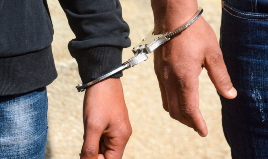 तासको खालबाट पाँच जना पक्राउ