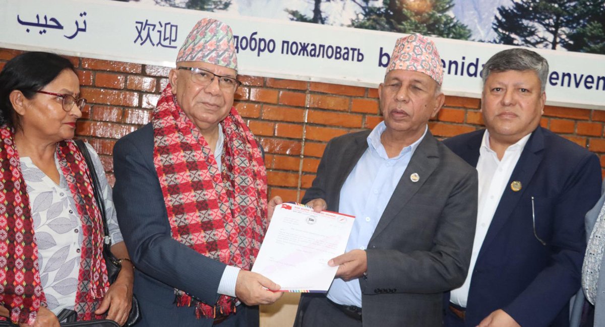 सर्वोच्चले अनुसन्धान गर्न आदेश दिएको भोलिपल्टै पूर्वप्रधानमन्त्री नेपाल विदेश भ्रमणमा निस्किए image