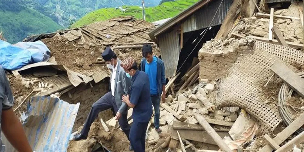 पहिरोले विद्यालय पुरिएपछि पठनपाठनमा समस्या