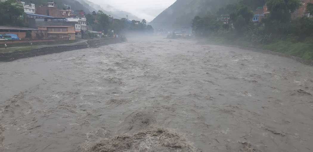 कालीगण्डकी नदीको बहाव दुई वर्षयताकै उच्च बिन्दुमा, शालिग्राम शिला डुबानमा image