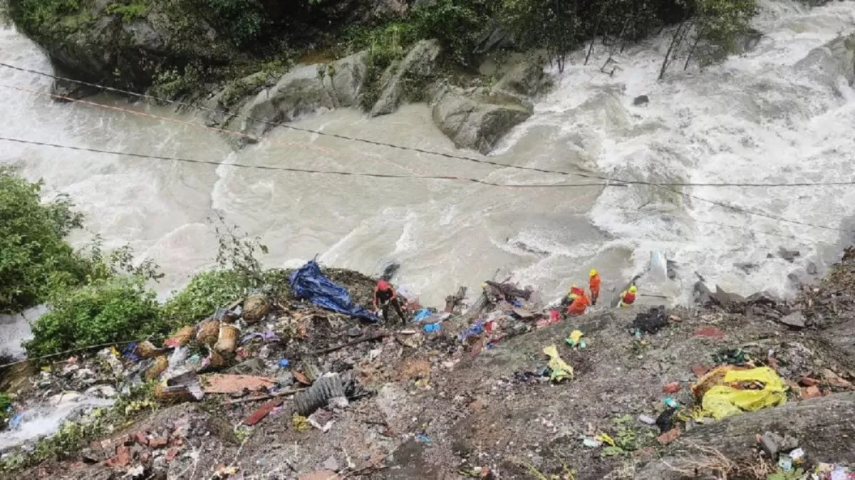 भारतको गौरीकुण्डमा पहिरो जादा तीन जनाको मृत्यु, १३ नेपालीसहित १९ जना बेपत्ता image