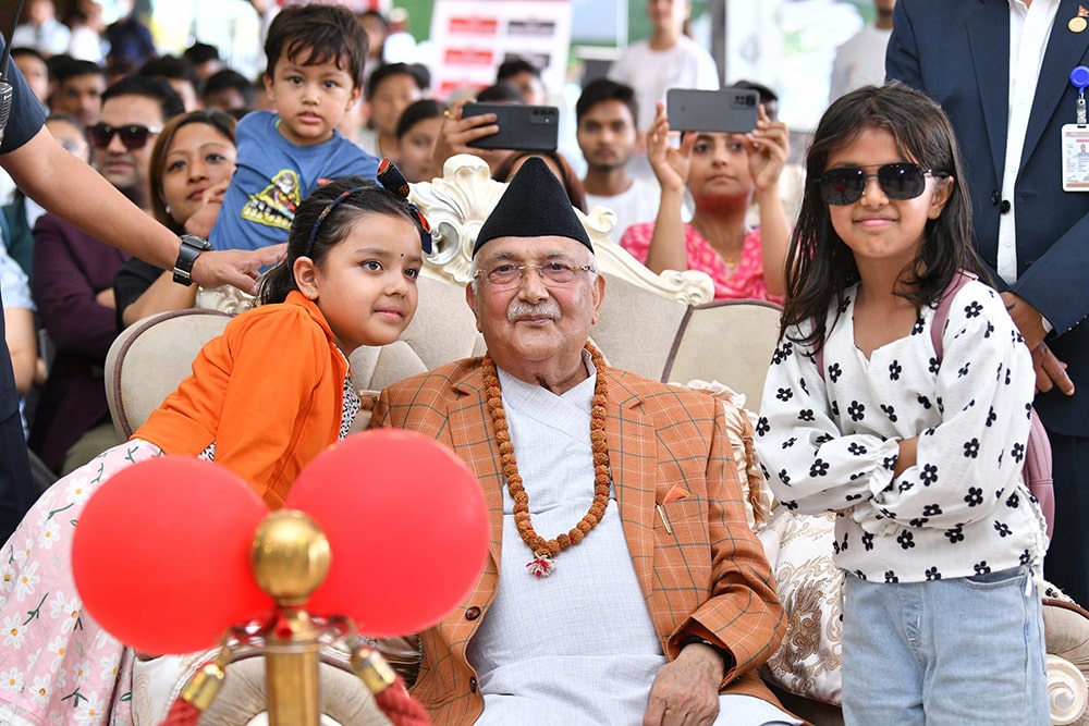 अझै २० वर्ष राजनीतिमा सक्रिय रहने ओलीको घोषणा image