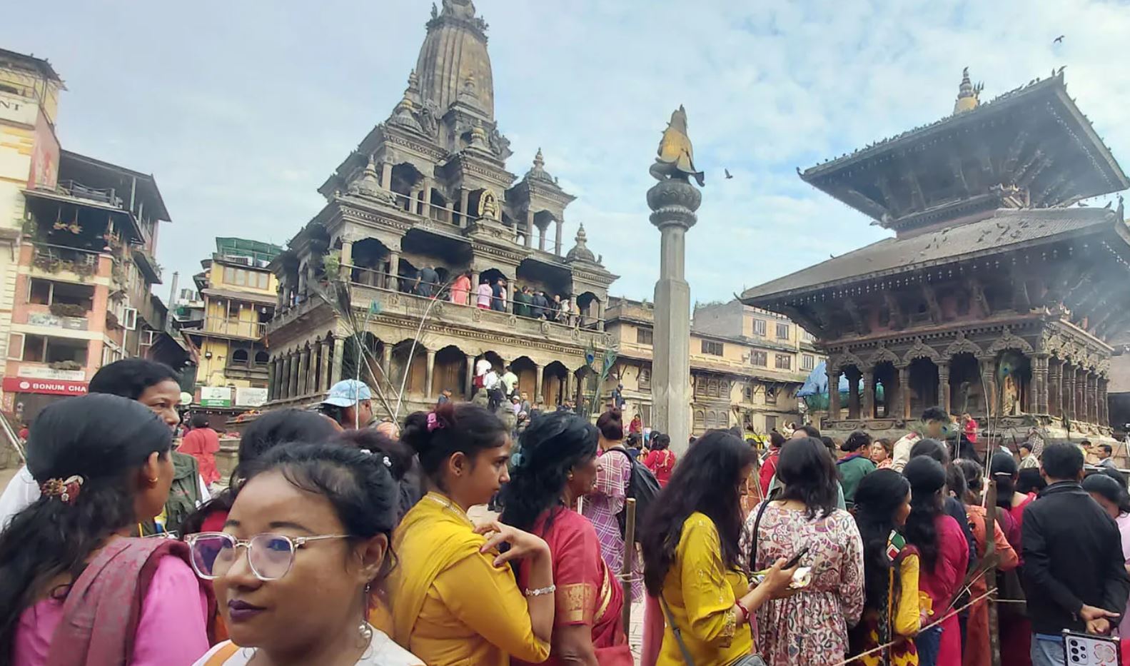 कृष्ण मन्दिरमा भक्तजनको घुइँचो, मिथिलाक्षेत्रमा पर्वको उल्लास image