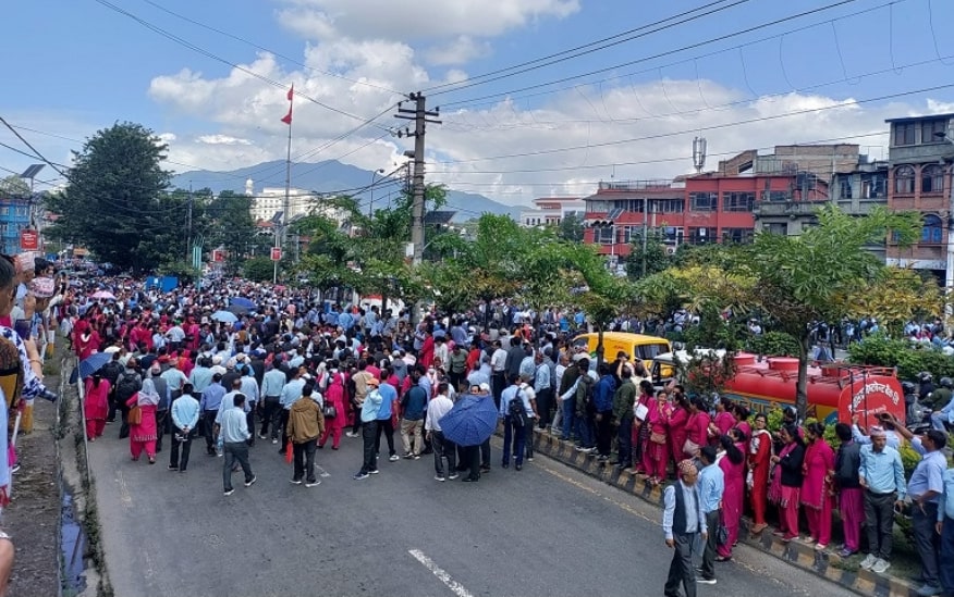 काठमाण्डौ उपत्यकाको ट्राफिक व्यवस्थापन शिक्षकहरुको आन्दोलनका कारण अस्तव्यस्त