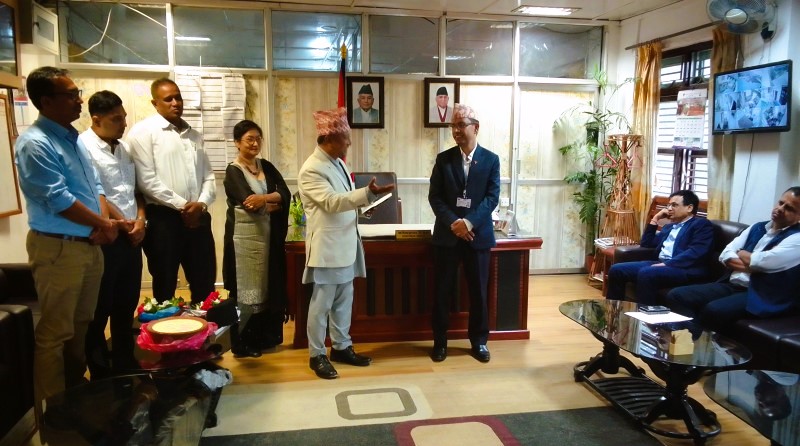 उवासंघ भक्तपुरले दियो प्रजिअ रिजालको मायाको चिनो