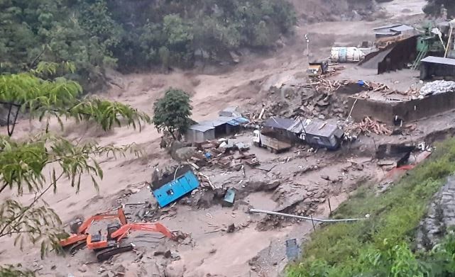 भारतमा बाढीको वितण्डा, बाढीका कारण सेनाका २३ जवान बेपत्ता