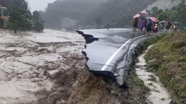 बाढीमा परेर भारतको सिक्किममा १४ जनाको मृत्यु