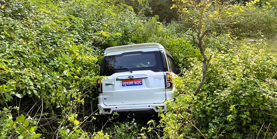 लुम्बिनीका अर्थमन्त्री चढेको गाडी दुर्घटना, मन्त्रीको अवस्था सामान्य image