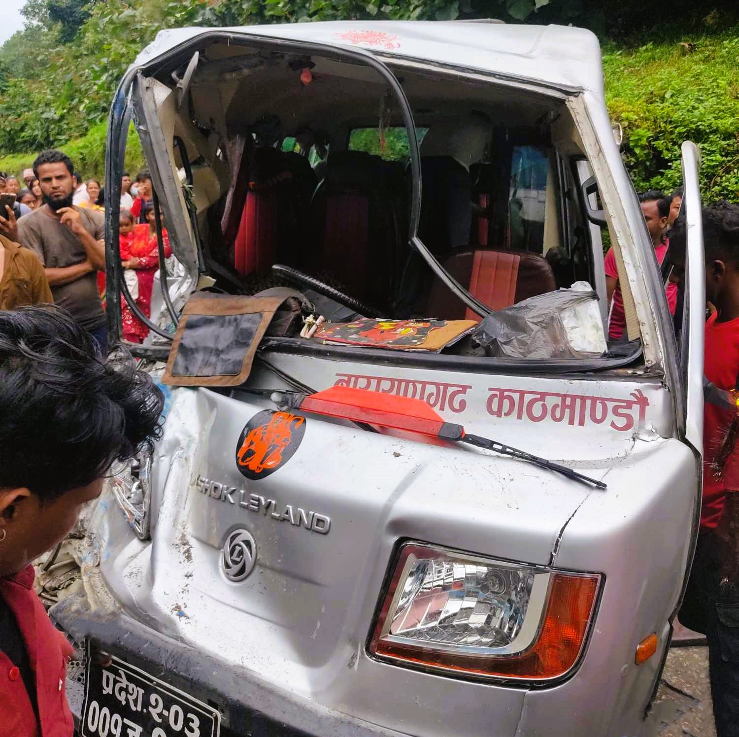 मकवानपुर सवारी दुर्घटनामा नौ जना घाइते, चालक प्रहरी नियन्त्रणमा image