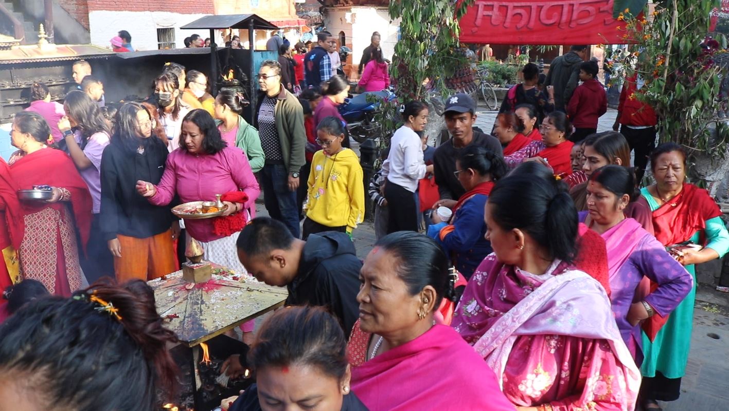भक्तपुरका विभिन्न शक्तिपीठमा भक्तजनको भीड image