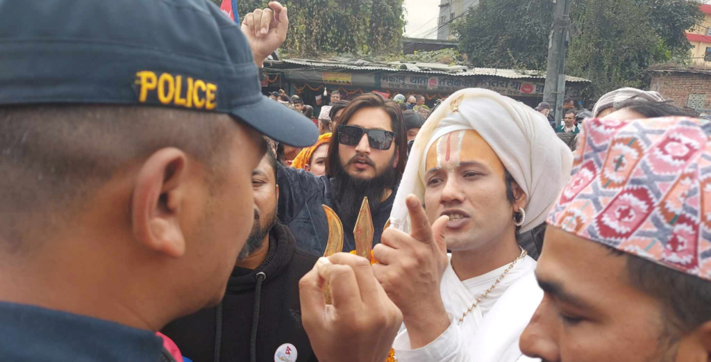 प्रहरीद्वारा दुर्गा प्रसाइको अभियानमा हिडेका श्रीनिवास सहित ८ जनाविरुद्ध मुद्दा दायर