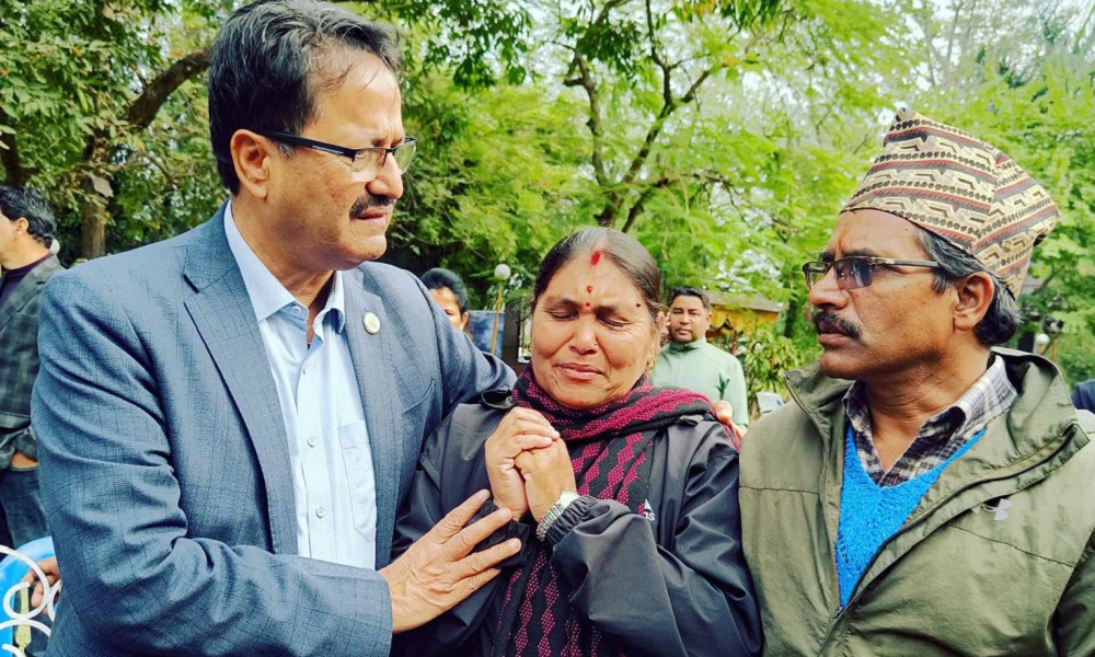 चादनी दोधारा पुगेर परराष्ट्रमन्त्रीले दिए जाेशी परिवारलाई सानत्वना