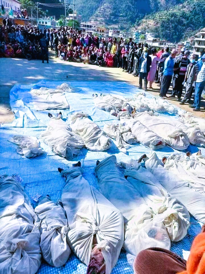 भूकम्पमा परी ज्यान गुमाएका १५७ मध्य १२० शव आफन्तले बुझे image