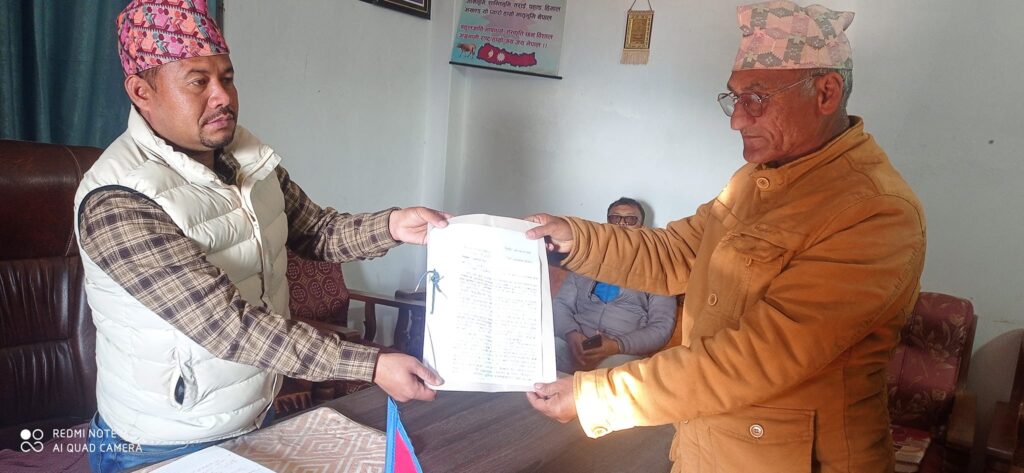 नेमकिपा चामुण्डा बिन्द्रासैनीले नगर प्रमुखलाई बुझायो ज्ञापन–पत्र