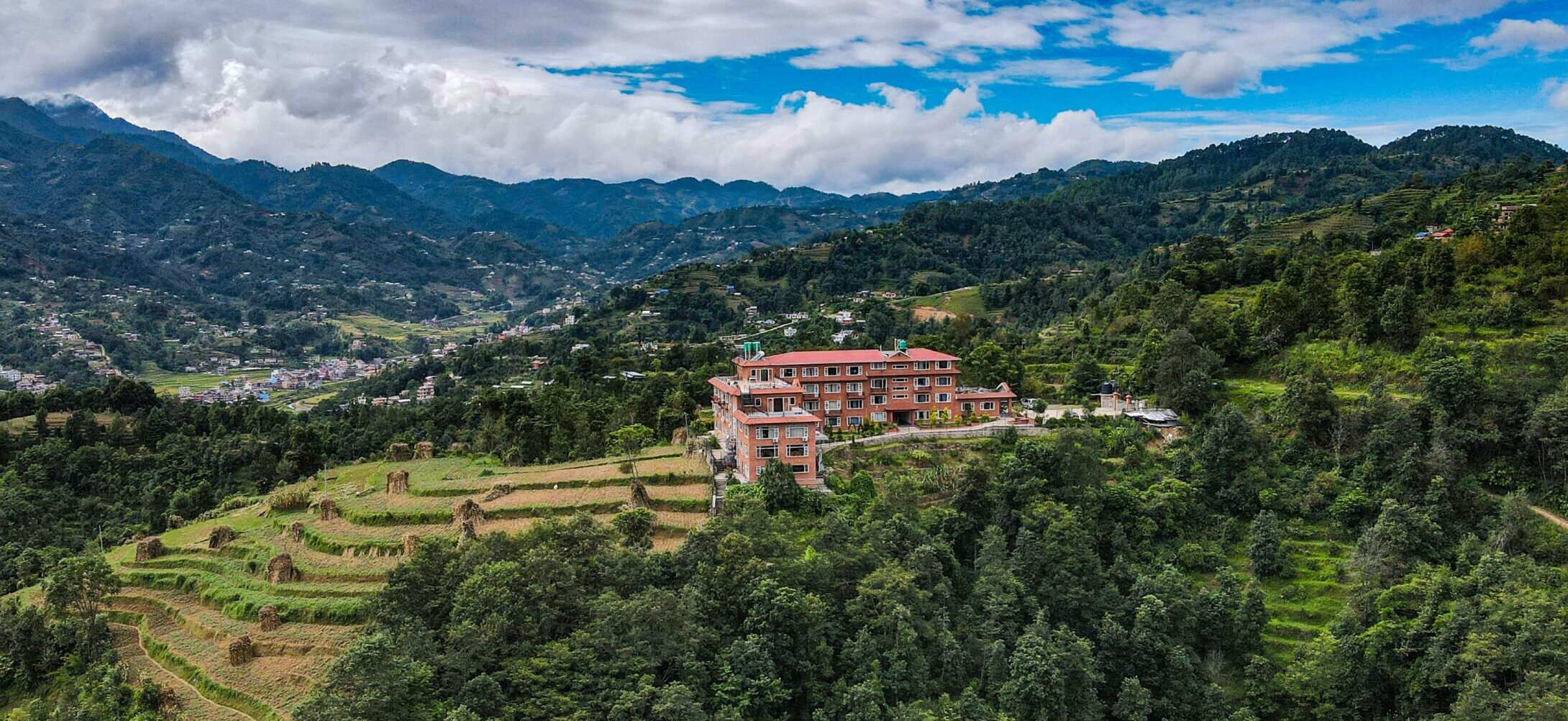 नयाँ वर्षको,नयाँ उमंग, हरियाली वातावरणमा रमाऔं डायमण्ड हिलसंग