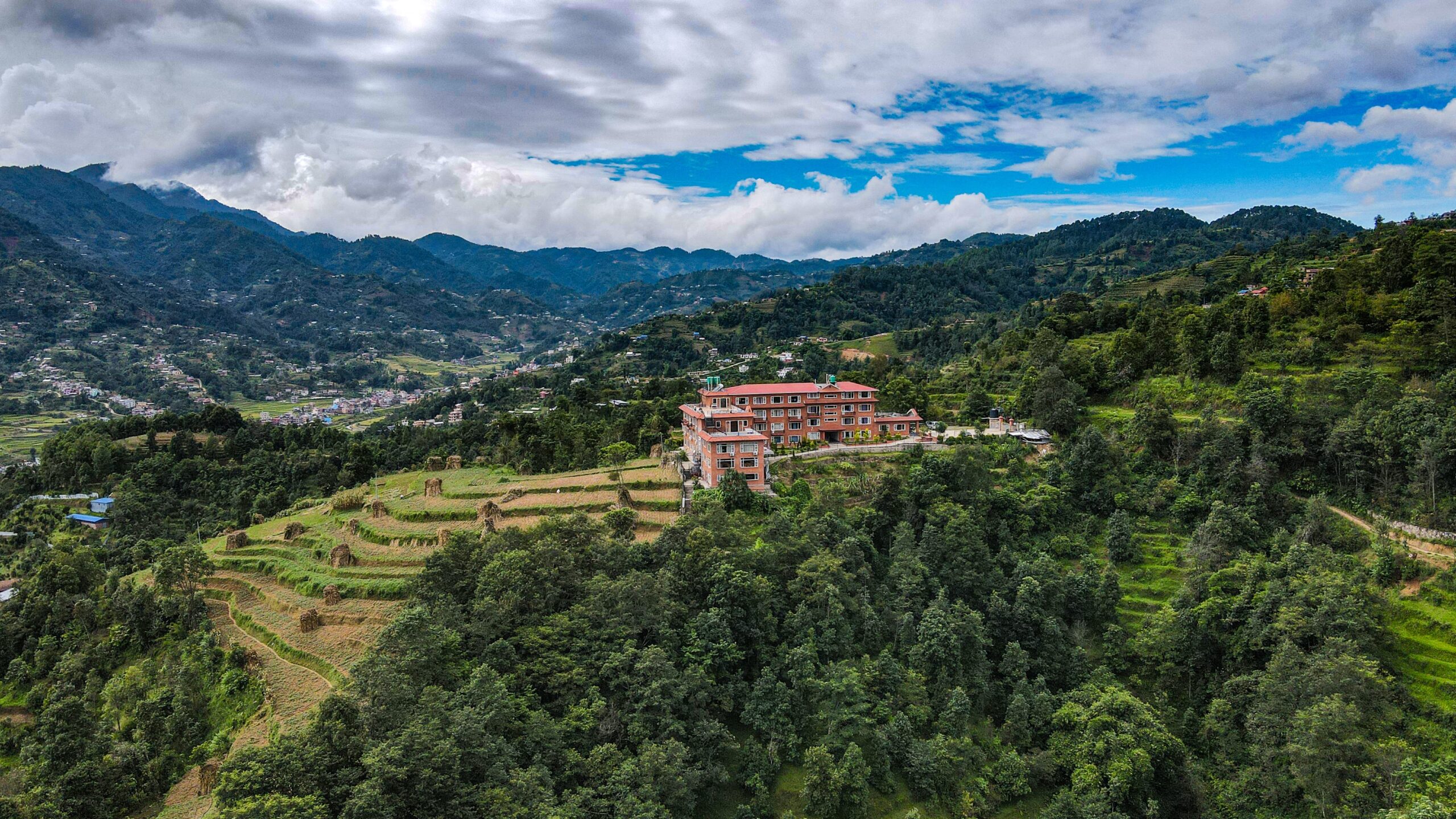 अग्रेजी नयाँ वर्षका लागि सुन्दर गन्तव्य डायमण्ड हिल, बसेरै हिमाल हेर्न तपाई पनि जानेकी डायमण्ड हिल ?