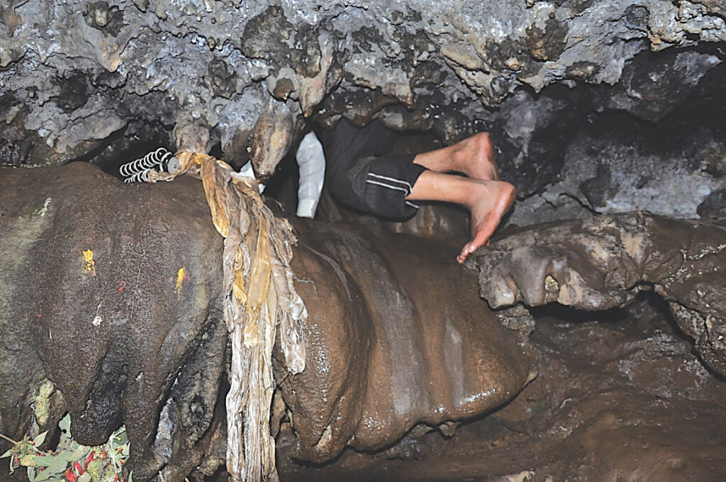 गुफाको आम्दानी पाँच करोड बढी