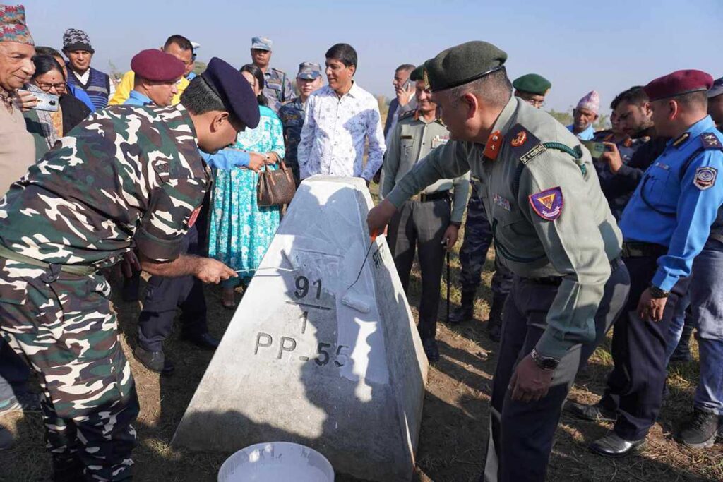 टोलीले सीमा स्तम्भको मर्मत कार्य सुरु