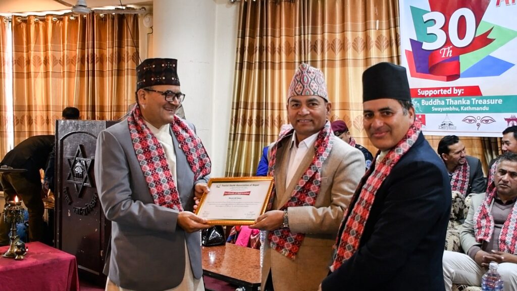 डायमण्ड हिल रिसोर्टका संचालक, समाजसेवी तथा पर्यटन व्यवसायी थापा सम्मानीत