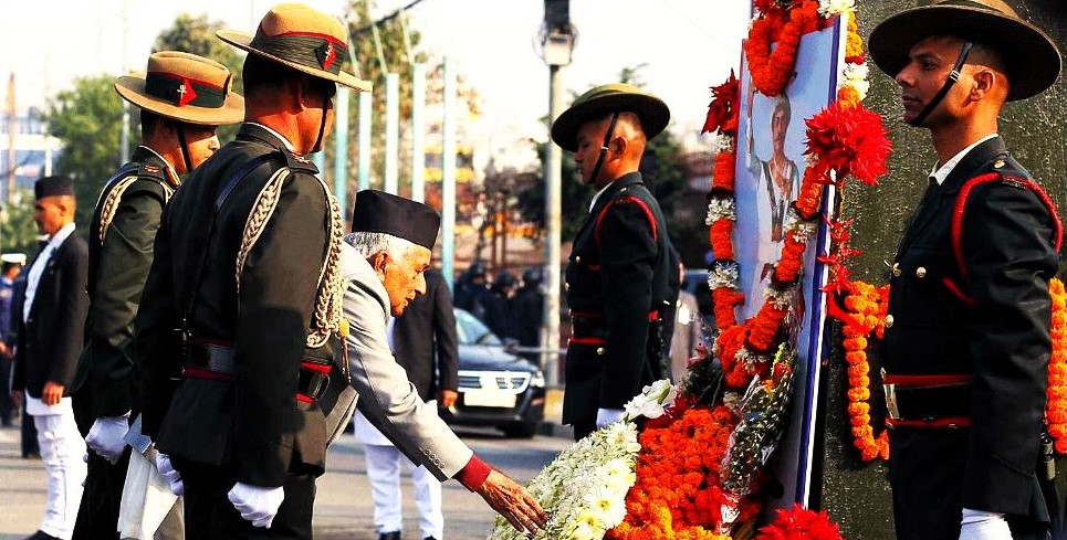 पृथ्वीनारायण शाहको सालिकमा माल्यार्पण गर्दा किन भए राष्ट्रपति भावुक ?