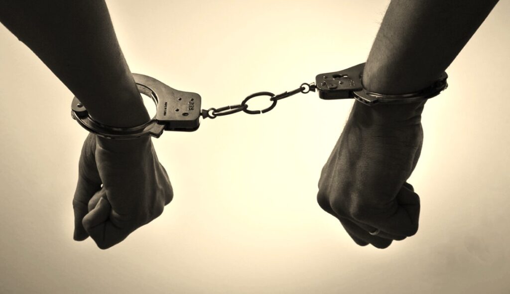 चोरी गरेर भाग्दै गरेको अवस्थामा एक युवक पक्राउ