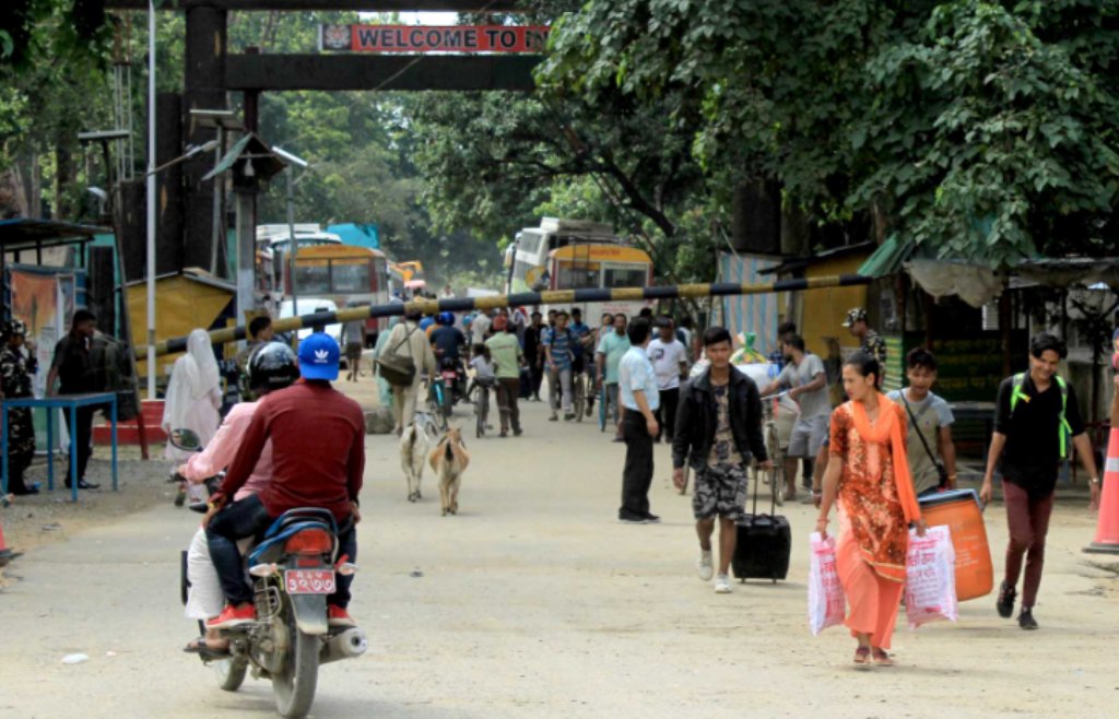 गड्डाचौकी नाकामा विदेशी पर्यटकलाई भारतीय पक्षको रोक