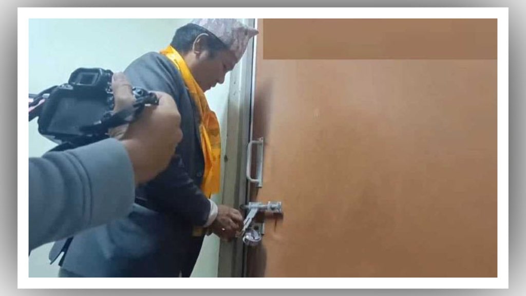 खुल्यो बीपीका उपकुलपतिको कार्यालयमा लागेको ताला