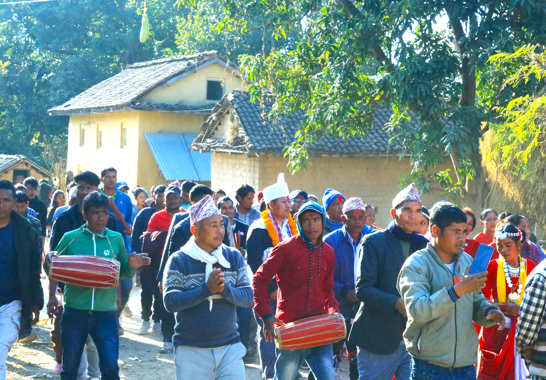 मन्त्री मास्कीलाई थारु गाउँमा भव्य स्वागत image