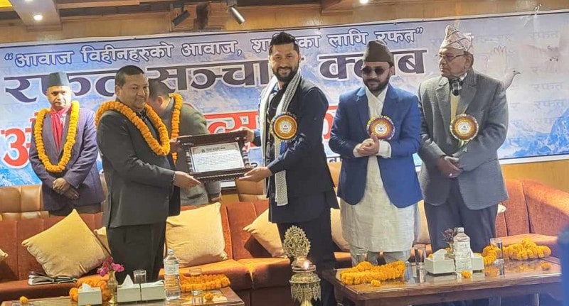 रफत सञ्चारद्वारा पत्रकार तथा डाक्टर सम्मानित