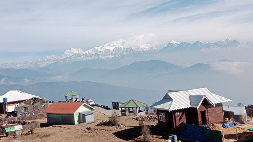 हिमाल हेर्न माइजोमाईमा पर्यटक आकर्षित