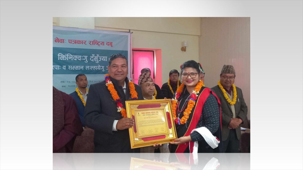 पत्रकार रेणु त्वानावासु सम्मानित
