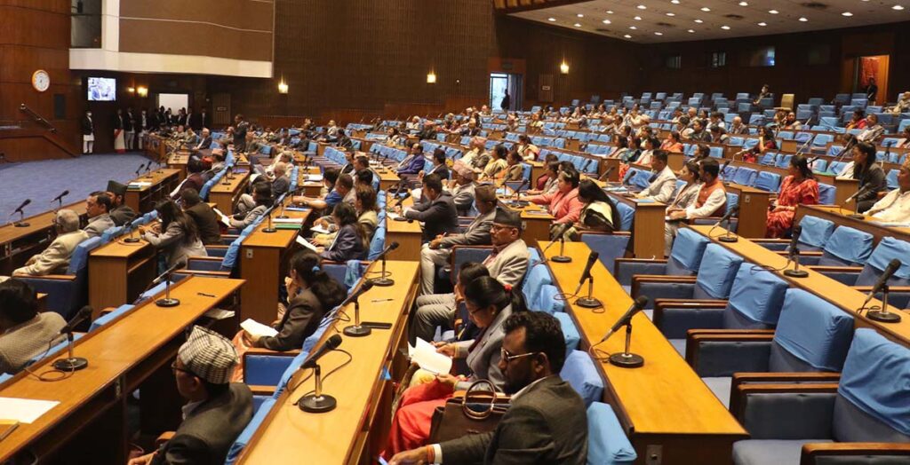 आजको प्रतिनिधिसभा बैठकमा दलसम्बन्धी बिधेयक प्रस्तुत, बैठक चल्न नदिने प्रतिपक्षको तयारी