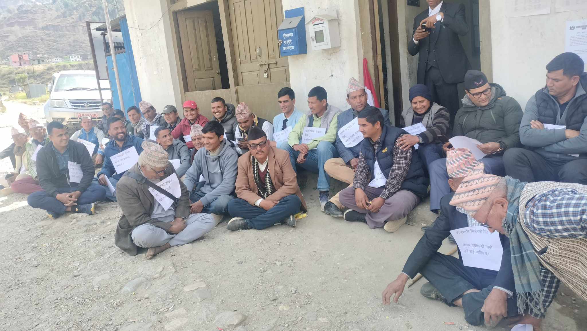 आठबीस नगरपालिकामा काँग्रेसले लगायाे ताला, नगरकाे कार्यप्रति सत्तापक्षसमेत रुष्ट image
