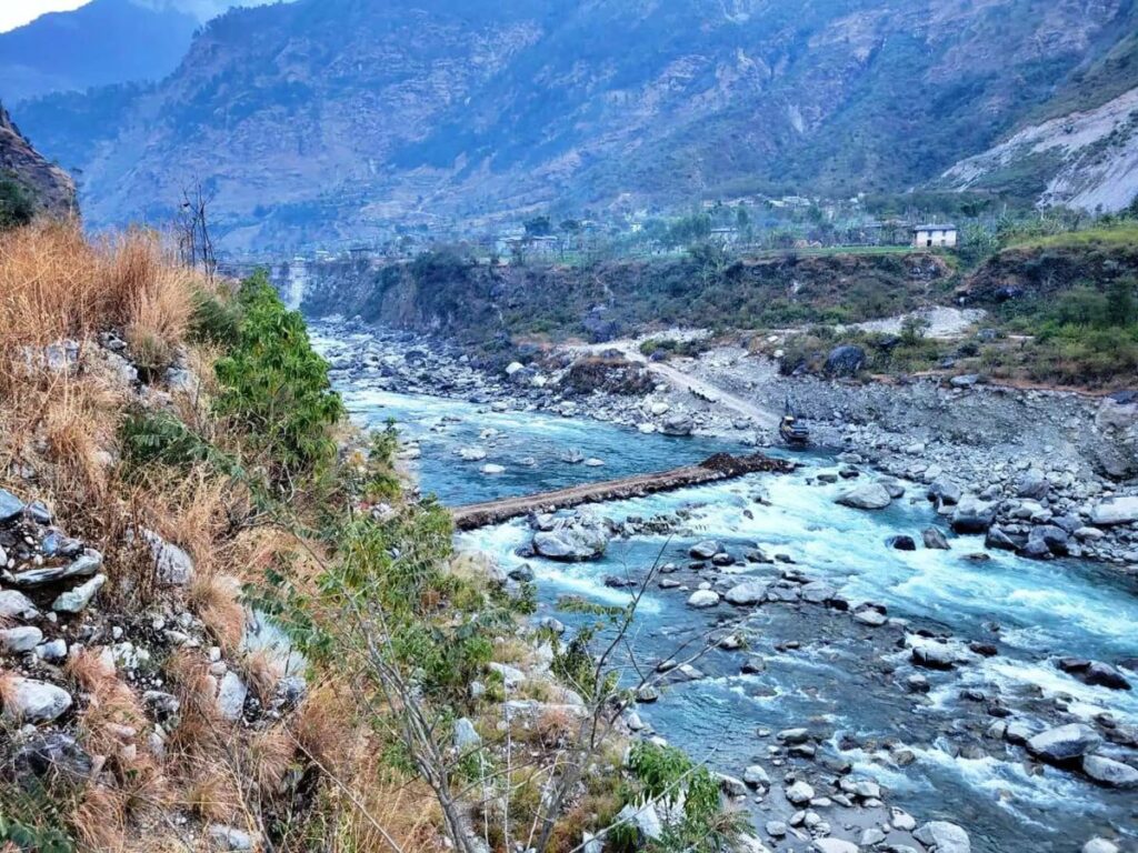 ठेक्का लागेको ८ वर्षमा पनि बनेन भेरी नदीमा पुल
