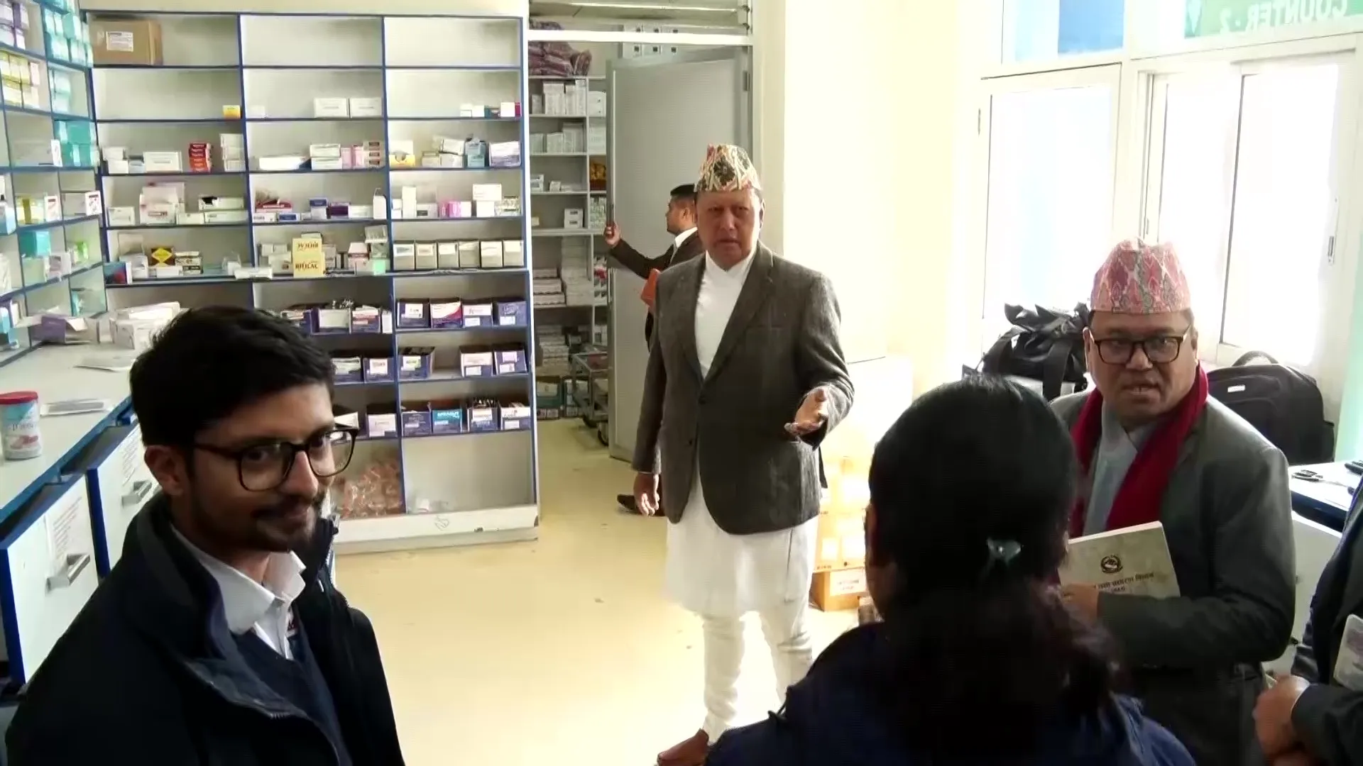 म्याद गुर्जेको औषधि भेटेपछि दुईवटा फार्मेसी बन्द image