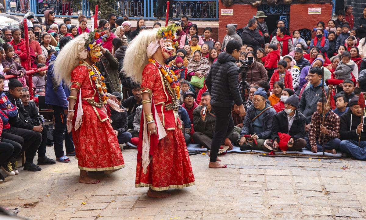 नाँच समापन भएपछि पात्रहरूले लगाउने सबै मुखौटा टेकु दोभानमा जलाउने image