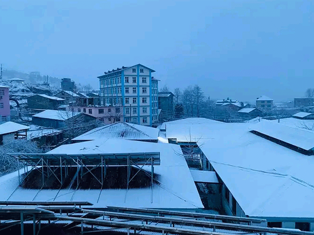 जुम्ला हिउँले भरियो, आकाशे पानीको पर्खाइमा रहेका किसान खुसी