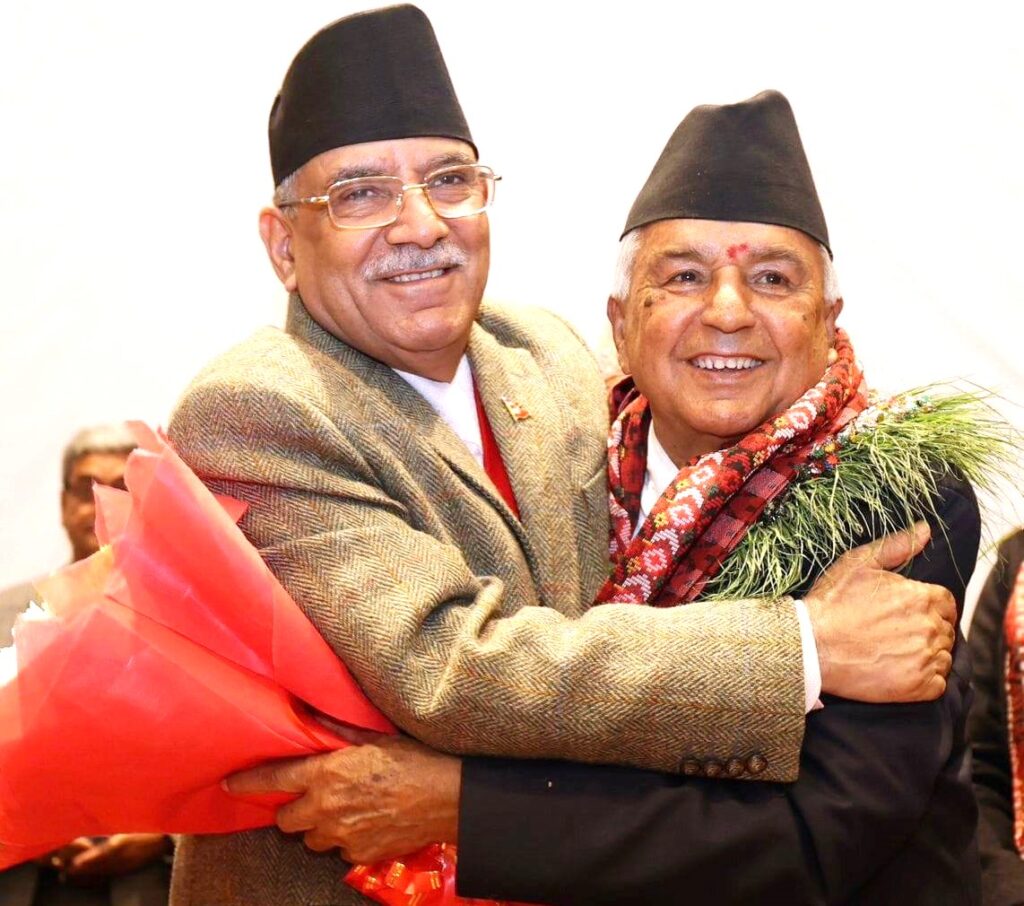 राष्ट्रपति भेट्न शितल निवास जाँदै प्रधानमन्त्री प्रचण्ड