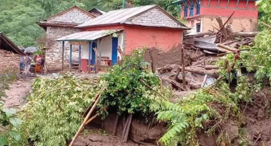 पहिरोका कारण रित्तिँदै म्याग्दीको चौरखानी गाउँ