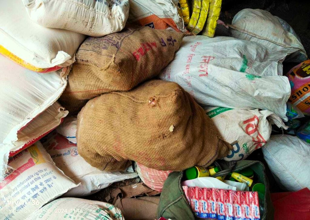 चौबिस लाखबढी मुल्यको अवैध सामान बरामद