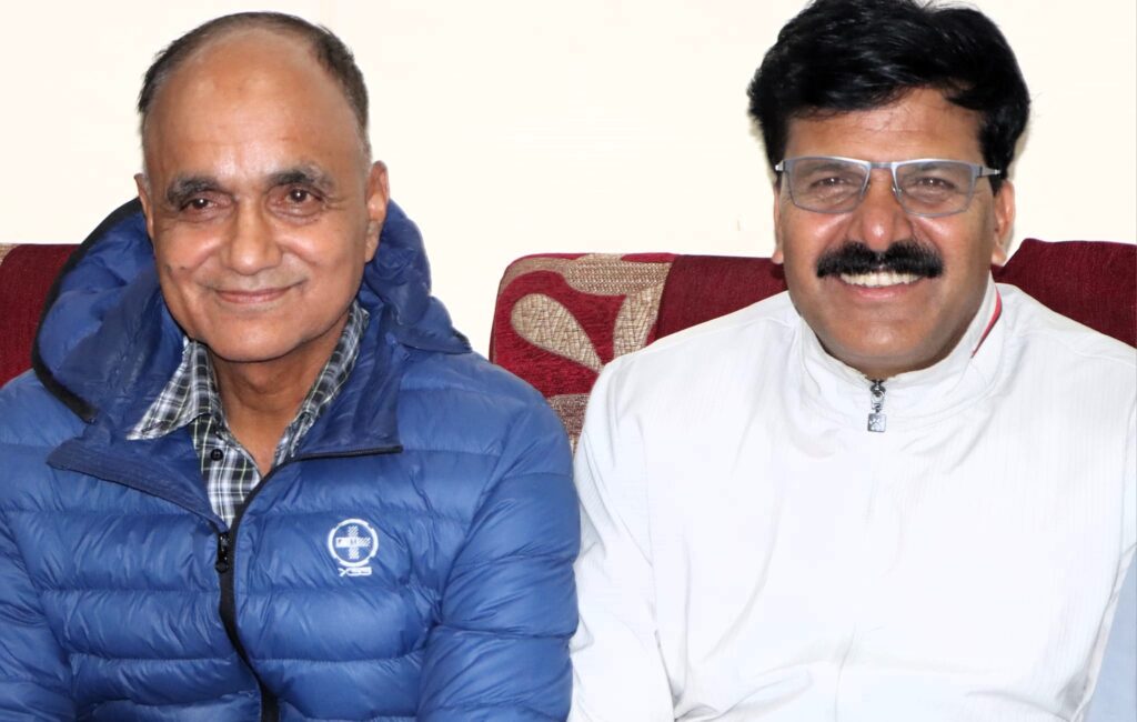 विश्वासको मत लिए लगतै कर्णालीका मुख्यमन्त्री राजकुमार शर्माले एमालेलाई सत्ता हस्तान्तरण गर्ने