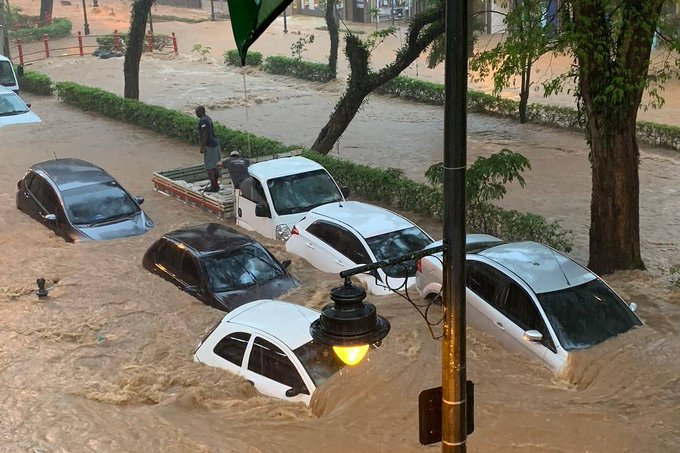 बाढीमा परी कम्तीमा ५५ जनाको मृत्यु