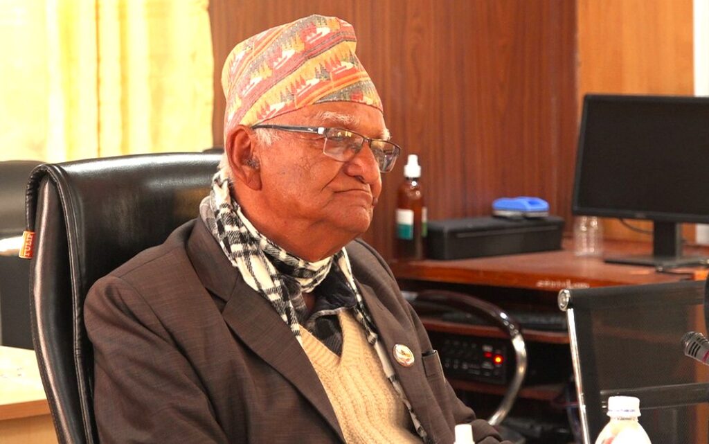चित्रबहादुर केसीको कटाक्षः गृहमन्त्रीमाथि छानबिन गरौं