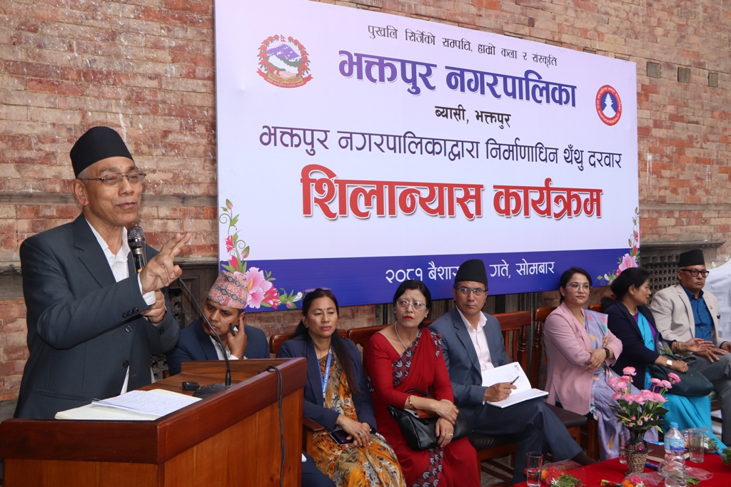 सांसद प्रेम सुवालद्वारा प्राचिन थन्थु दरबारकाे शिलान्यास